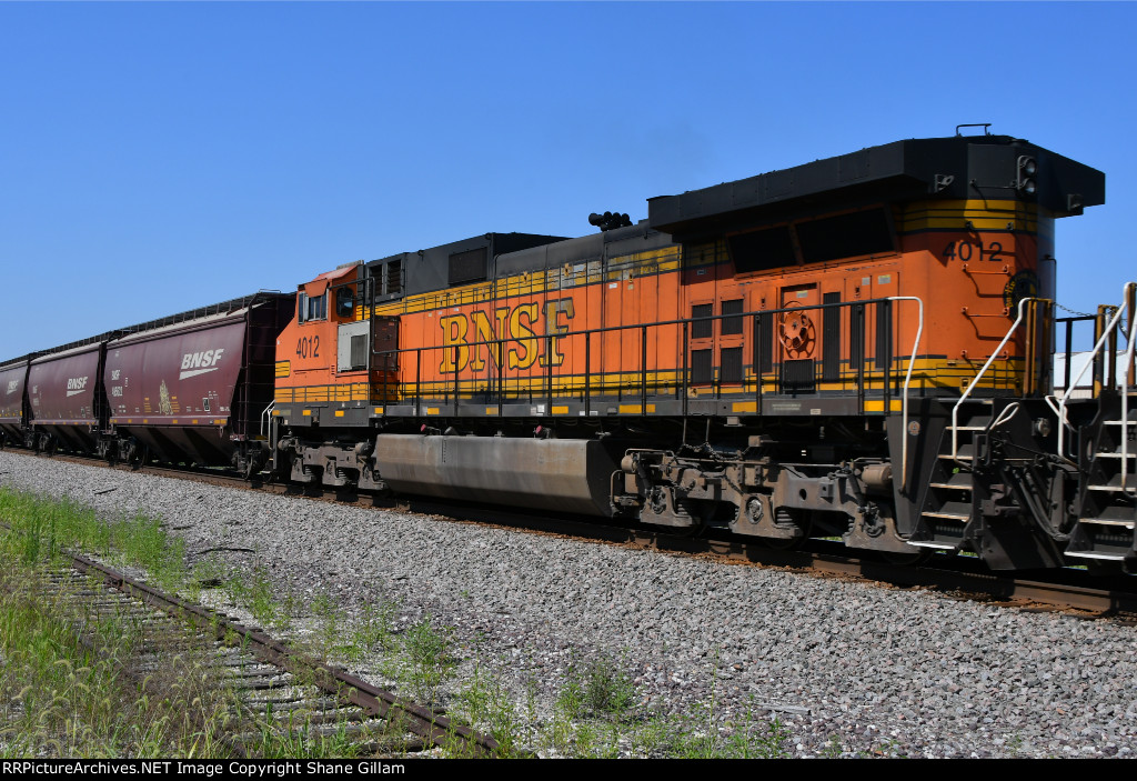 BNSF 4012 Roster shot.